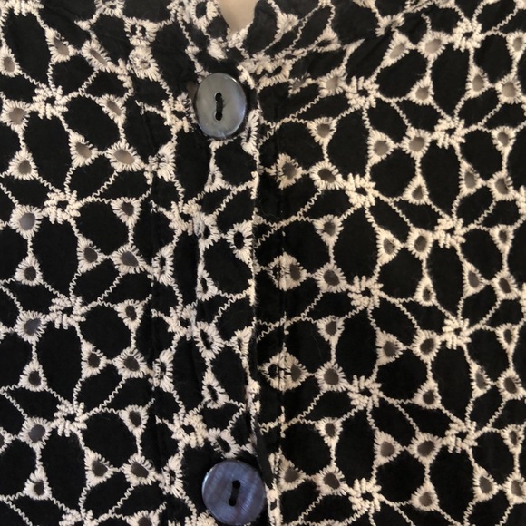 WRAP London black & white button close dress with open front pockets.  Size 18. - Picture 3 of 11
